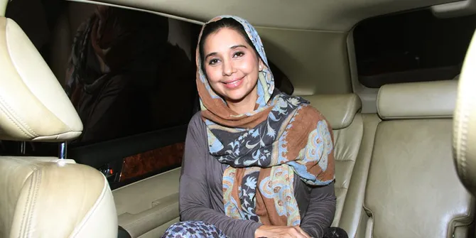 Didiskriminasikan, Ayu Azhari Diminta Kubu Prabowo Tutup Mulut?