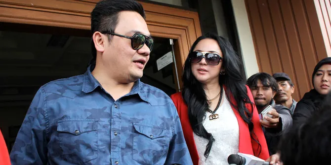 Diduga Selingkuh, Farhat Abbas dan Regina Digrebek di Bogor!