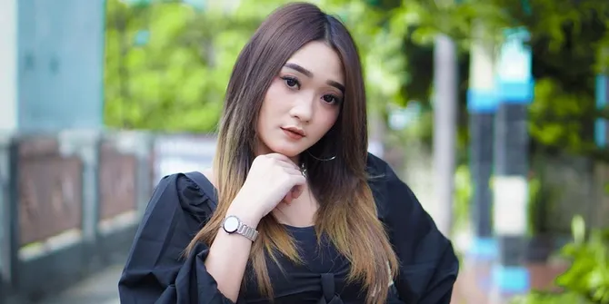 Difarina Indra Alami Kecelakaan di Tol Jombang - Mojokerto: Kronologi dan Kondisi Terkini Sang Biduan