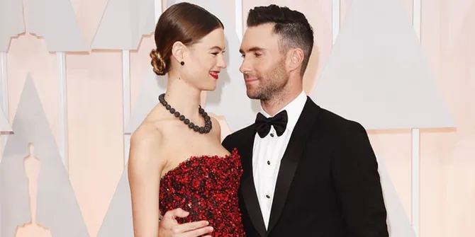 Digendong Adam Levine, Behati Prinsloo Punya Kata-Kata 