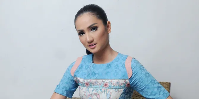 Diintip di Kamar Mandi Saat Syuting, Tengku Dewi Putri Trauma - KapanLagi.com