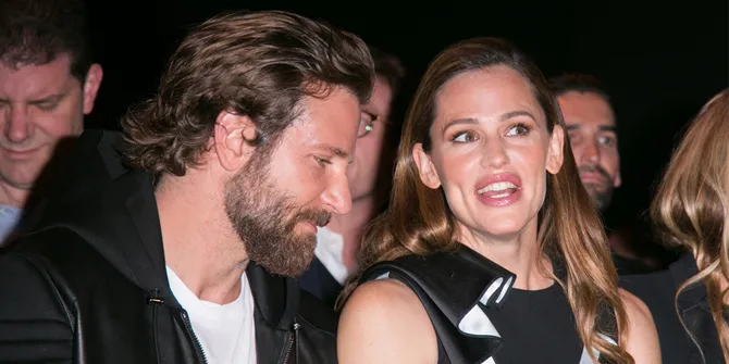 Dikabarkan Dekat, Ini Status Hubungan Jennifer Garner & Bradley Cooper yang Sebenarnya