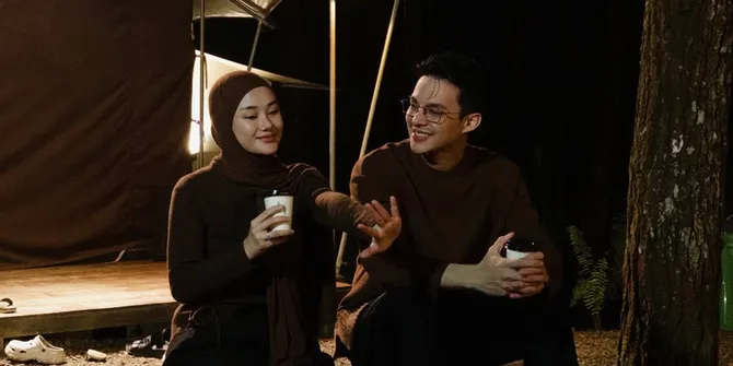 Dinda Hauw dan Rey Mbayang Cinta Alam, Siap Kenalkan Anak Lewat Camping & Pendakian Ringan