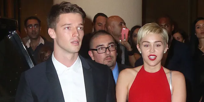 Dinner Romantis, Miley Cyrus - Patrick Schwarzenegger Baikan?