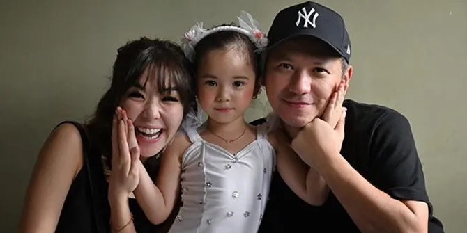 #DiRumahAja: Gading Marten, Gisella Anastasia dan Gempi Habiskan Waktu Olahraga Bareng