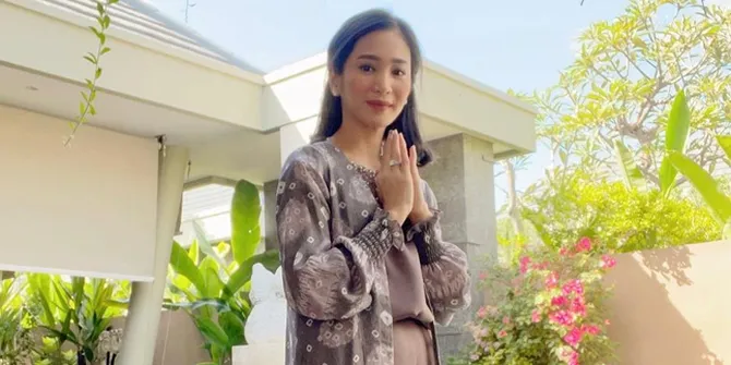 Disebut Murtad Karena Harta, Bunga Zainal: Semua Agama Bisa Masuk Surga