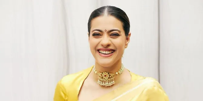 'Diserbu' Pengemis Kecil Usai Belanja, Kajol Tetap Ramah dan Beri Uang