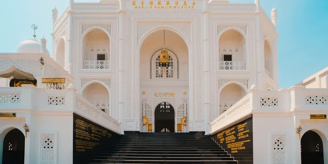 Doa Masuk Masjid dan Artinya, Punya Keutamaan Luar Biasa yang Wajib Diketahui Setiap Muslim