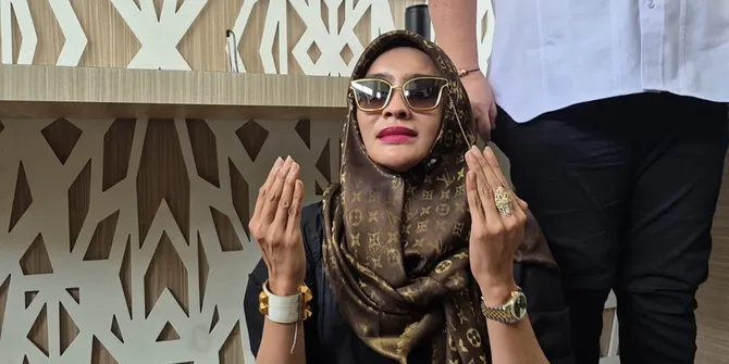 Doktif Minta Richard Lee Lepas Wig Saat Ditahan, Soroti Kebohongan Serum Rambut