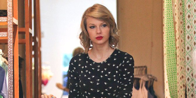 Dress Cantik Yang Dipakai Taylor Swift Ini Harganya Murah Banget