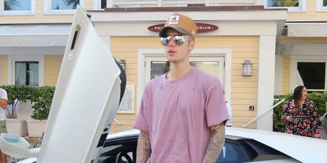 Dua Tahun Perang Dingin, Justin Bieber & Ibu Reunian Hangat