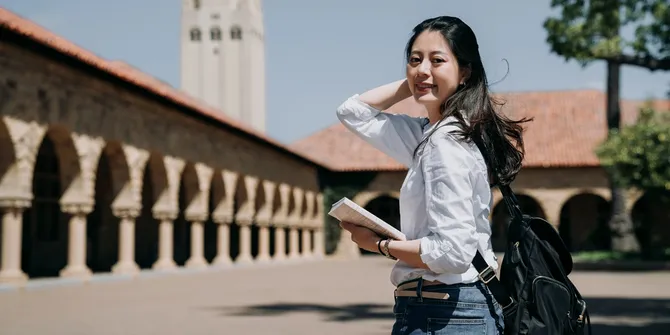 Effortless Tapi Tetap Kece! Ini Isi Tas Anak Kampus Biar Tetap Wangi & Pede Sepanjang Hari