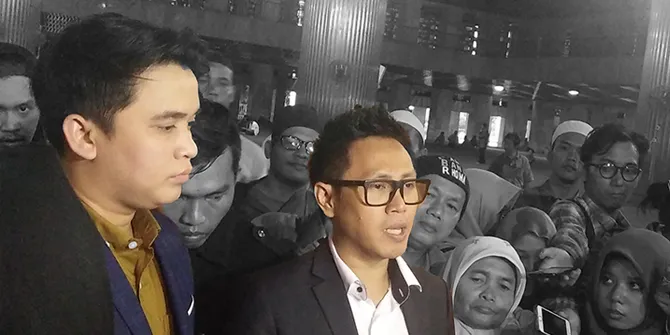 Eko Patrio & Billy Syahputra Saling 'Sindir' di Nikahan Vicky - Angel