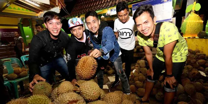 Gambar Eksklusif Kunjungi Medan Repvblik Habiskan 17 Buah Durian Eksklusif Kunjungi Medan Repvblik Habiskan 17 Buah Durian