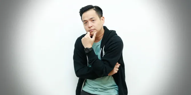 Ernest Prakasa Sebagai Komika, Aktor, Sutradara Hingga Produser 'AGAK LAEN'