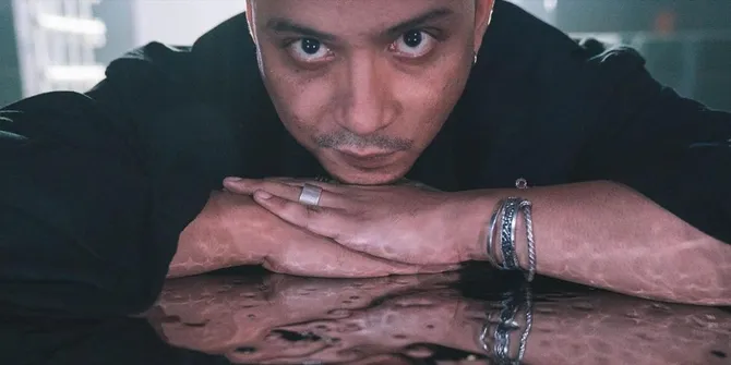 Fakta Unik Sal Priadi, Penyanyi 'Dari Planet Lain' yang Viral di Media Social