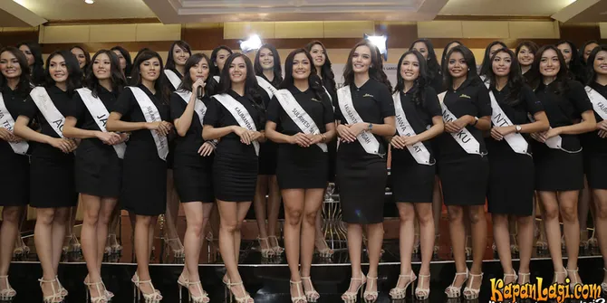 Finalis Miss Indonesia Tampak Cantik Dengan Dress Batik