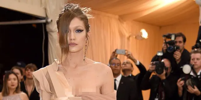 FOTO: Akrab, Gigi Hadid Ajak Keluarga Zayn Malik Jalan-Jalan