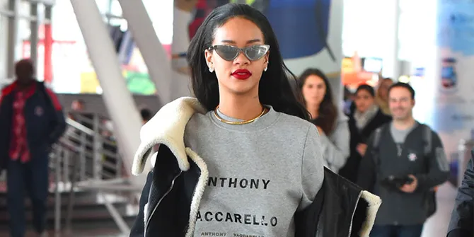 [FOTO] Alami Nip Slip, Rihanna Bikin Malu Dirinya Sendiri