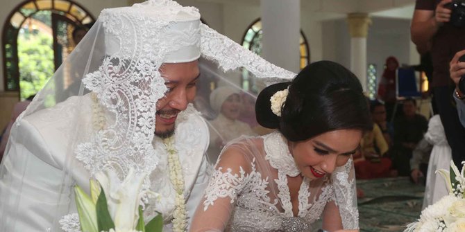 [FOTO] Altar Cantik Nan Romantis di Pernikahan Intan Ayu, Sweet!