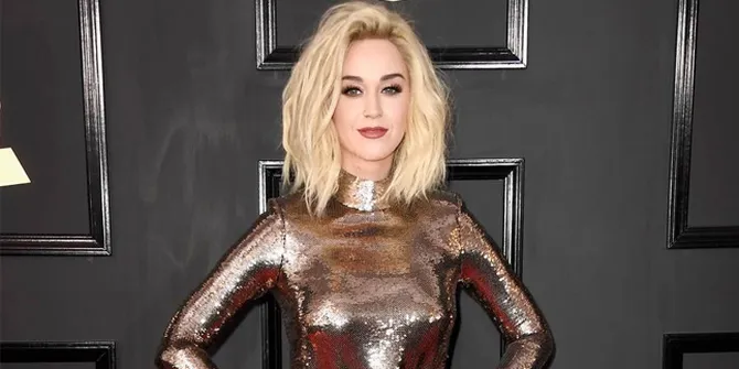[FOTO] Buang Sial Usai Putus, Katy Perry Jadi Mirip Miley Cyrus