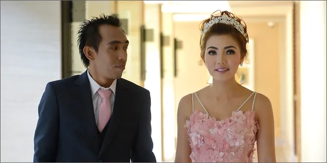 [Foto] Ciuman Penuh Cinta Suryono Untuk Bella Shofie 