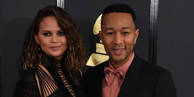 FOTO: Di Red Carpet, Chrissy Teigen Menari Hot di Depan Suami