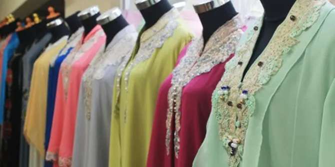 FOTO: Fenomena Cewek Pakai Kaftan Transparan, Panen 