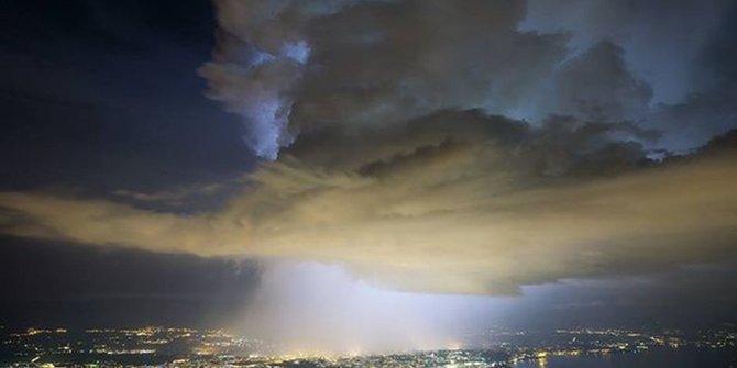 FOTO Gumpalan Awan Misterius Bercahaya Ini Gerbang 