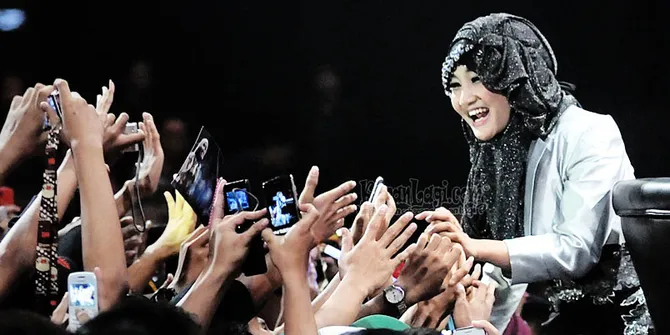 [Foto] Hadiah Manis Dari Fans Untuk Fatin Shidqia