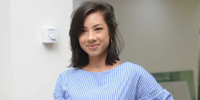 [FOTO] Jennifer Bachdim Pamer Kaki Jenjang, Netizen Pada Baper