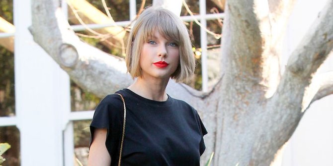  FOTO Pakai Baju  Transparan ke Pesta  Taylor Swift Pamer 