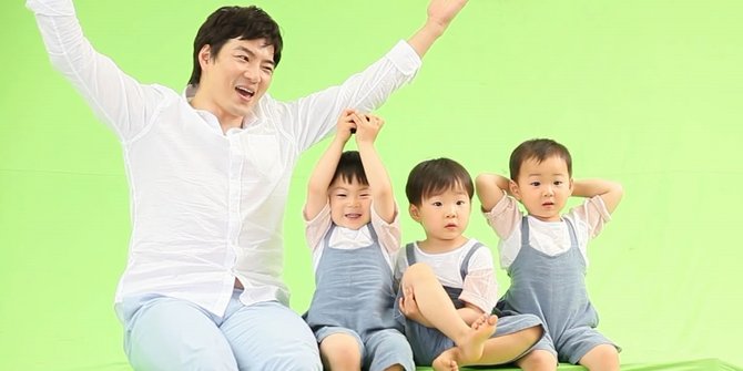 FOTO: Pakai Hanbok Pink Nggemesin, Song Triplets Rayakan 