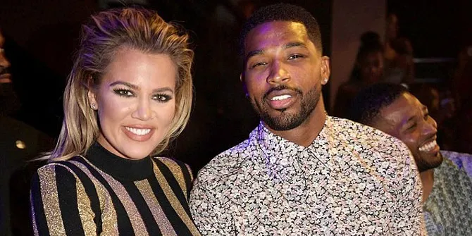 FOTO: Pakai Kostum Halloween Mini, Khloe Kardashian Ekspos Perut Buncitnya