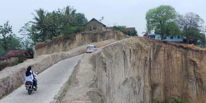  FOTO Seram Ada Jalan Maut LORD OF THE RINGS di Banten 