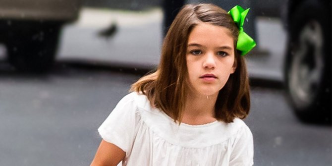 [FOTO] Shopping Bareng Katie Holmes, Suri Cruise Makin Cute & Girly