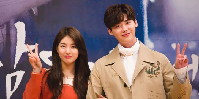 FOTO: Sisi Romantis Lee Jong Suk Tenangkan Suzy Miss A Yang Menangis