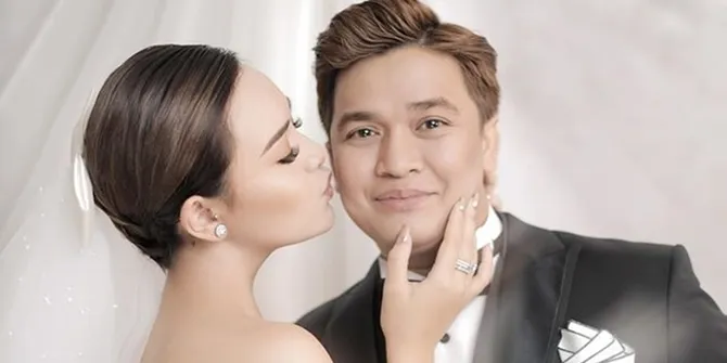 Foto Telanjang Dada Dengan Amanda Manopo, Billy Syahputra: Fotonya Keren, Badan Gue yang Nggak Keren