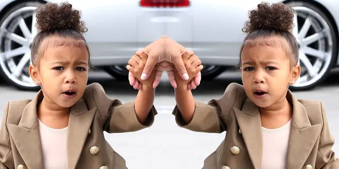 [FOTO] Unyu! Naik Mobil, North West Tampil Bak Wanita Dewasa