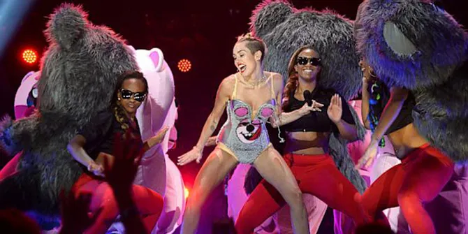 Gara-Gara Miley Cyrus, Twerking Masuk Kamus Oxford