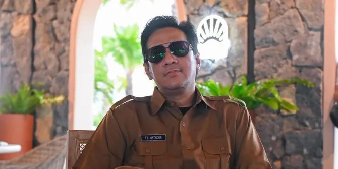 Garasi Rumah 'PAPALOVA'  Andre Taulany, Punya Banyak Koleksi Mobil dan Motor - Ada Studio Musik!