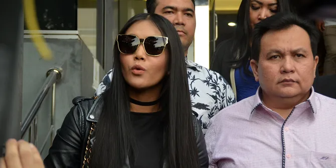 Geram Lihat Anak Jadi Korban Ancaman, Denada Pantang 