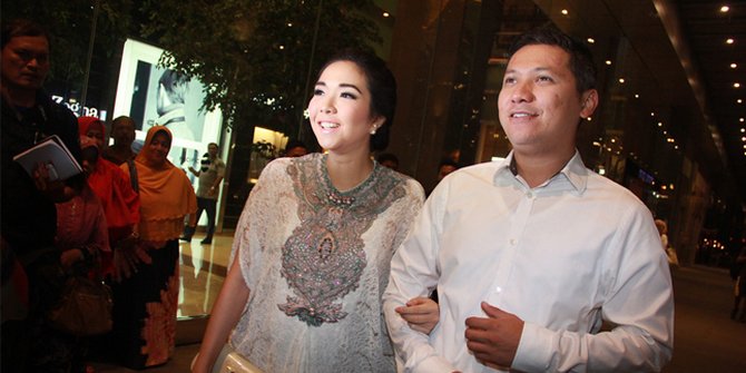 Gisel Pilih Kaftan dan High Heels ke Pernikahan Raffi dan 