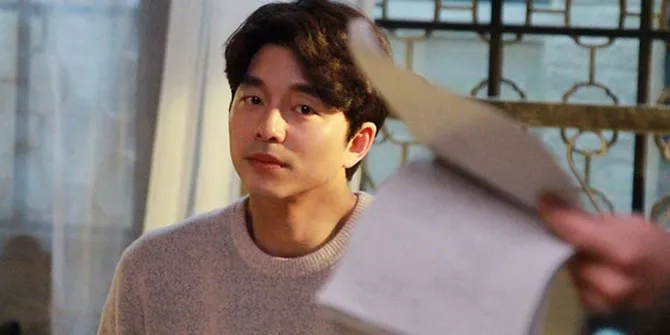 Gong Yoo Menangis & Minta Maaf Pada Ibu di Panggung Baeksang 2017