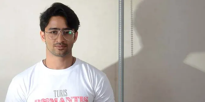 Hadiri Star Parivaar Awards, Shaheer Sheikh Gandeng Gadis Cantik