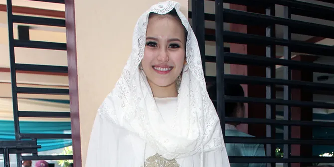 Hamil, Ayu Ting Ting Rahasiakan Usia Kandungan