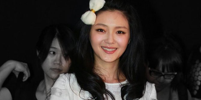  Hamil  Barbie  Hsu Tetap Kencan di Hari Valentine 