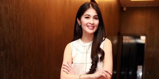 Hamil Berat Badan Naik 10 Kg, Sandra Dewi Tetap Terlihat Langsing
