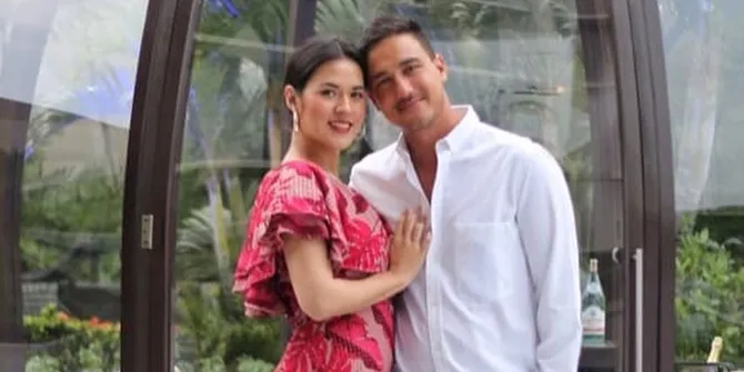 Hamish Daud Pose Gokil Sambil Julurkan Lidah, Ekspresi Ilfeel Raisa Jadi Sorotan