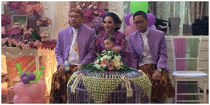 Harus Ikut Ikutan Pakai Kebaya Baby Arsy Anak  Ashanty 